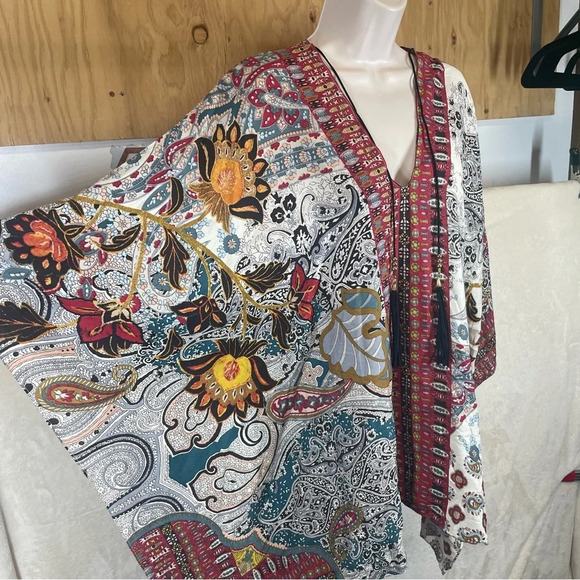 Chicos Bordered Floral Poncho modal silk blend Sm/Medium - Picture 3 of 10